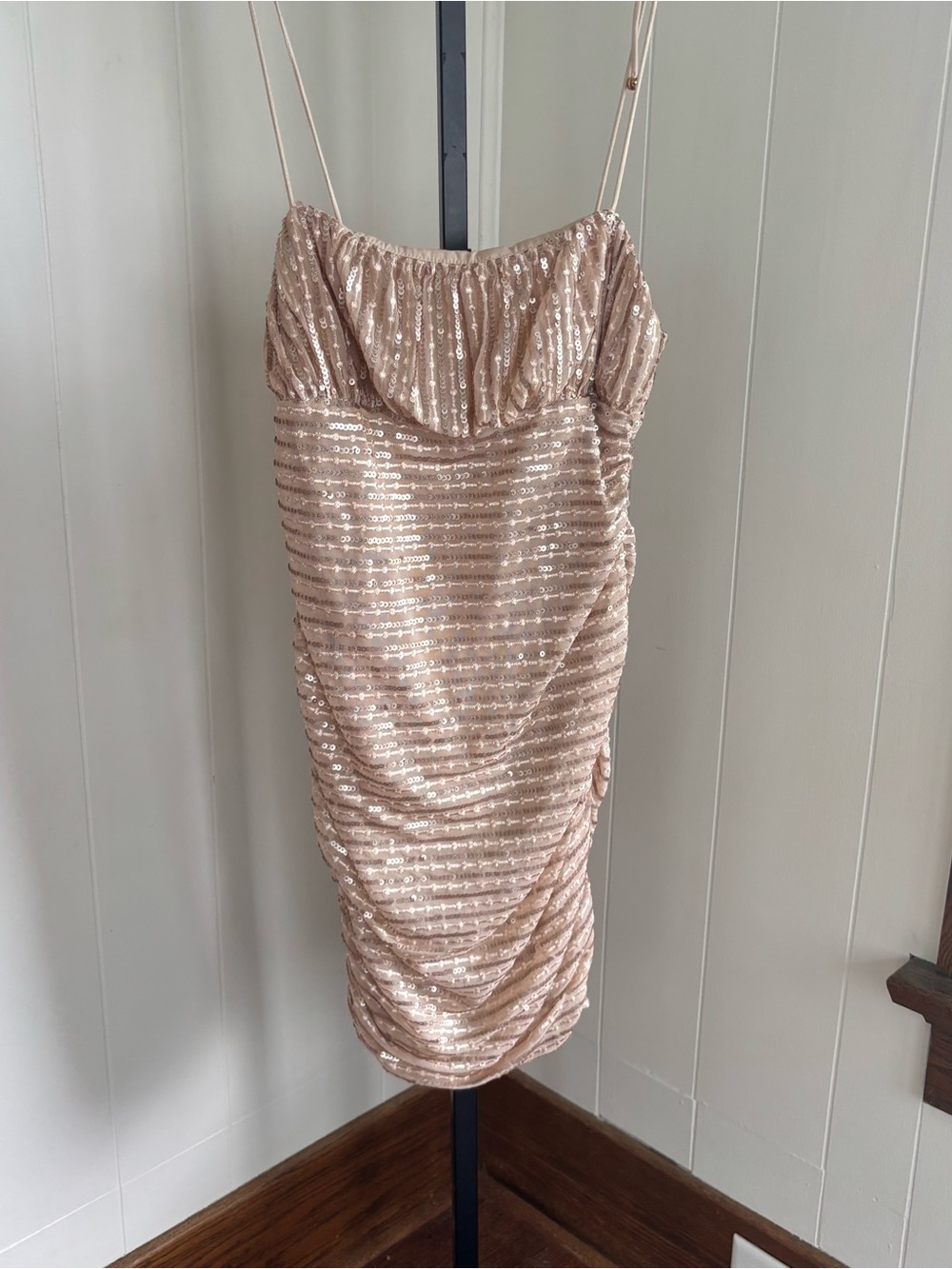 Selfie Leslie Disco Doll Sequin Mini Dress Champagne Tie Shoulder Womens XL NWT